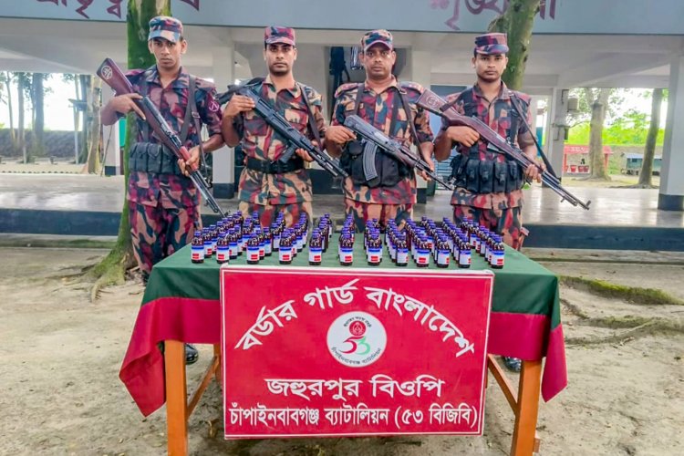 চাঁপাইনবাবগঞ্জ সীমান্তে ভারতীয় নেশাজাতীয় সিরাপ জব্দ